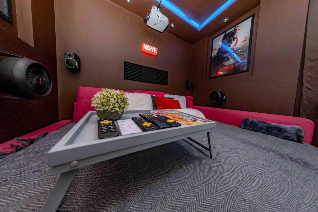 Unique Home W/Garden Hot Tub, Sauna & Cinema Room Лондон Екстер'єр фото
