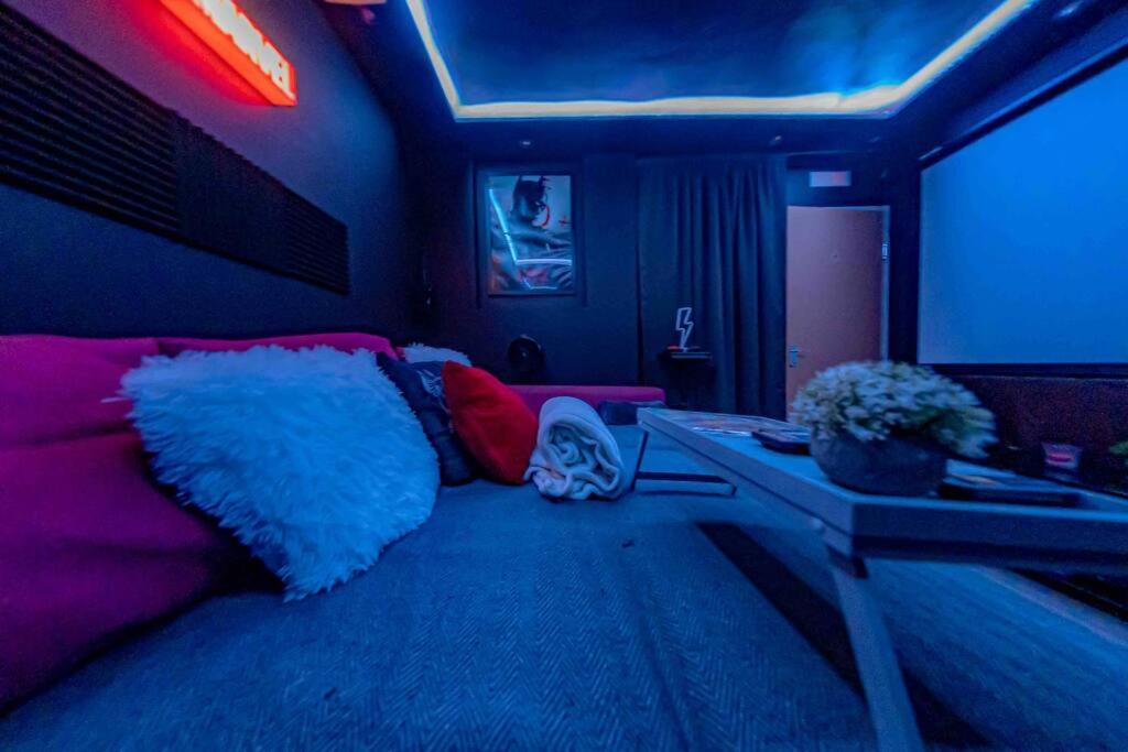 Unique Home W/Garden Hot Tub, Sauna & Cinema Room Лондон Екстер'єр фото