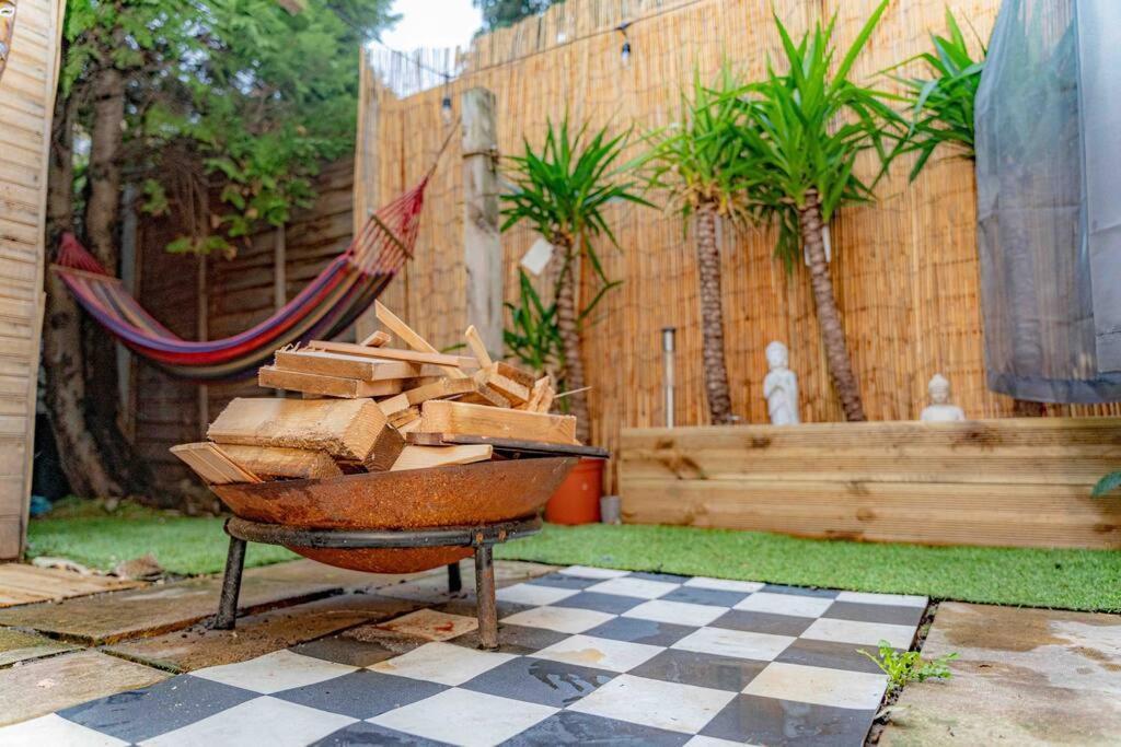 Unique Home W/Garden Hot Tub, Sauna & Cinema Room Лондон Екстер'єр фото