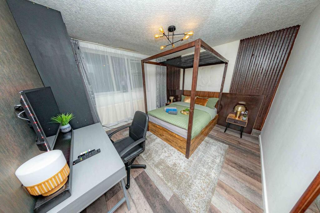 Unique Home W/Garden Hot Tub, Sauna & Cinema Room Лондон Екстер'єр фото