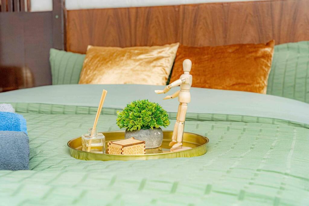 Unique Home W/Garden Hot Tub, Sauna & Cinema Room Лондон Екстер'єр фото