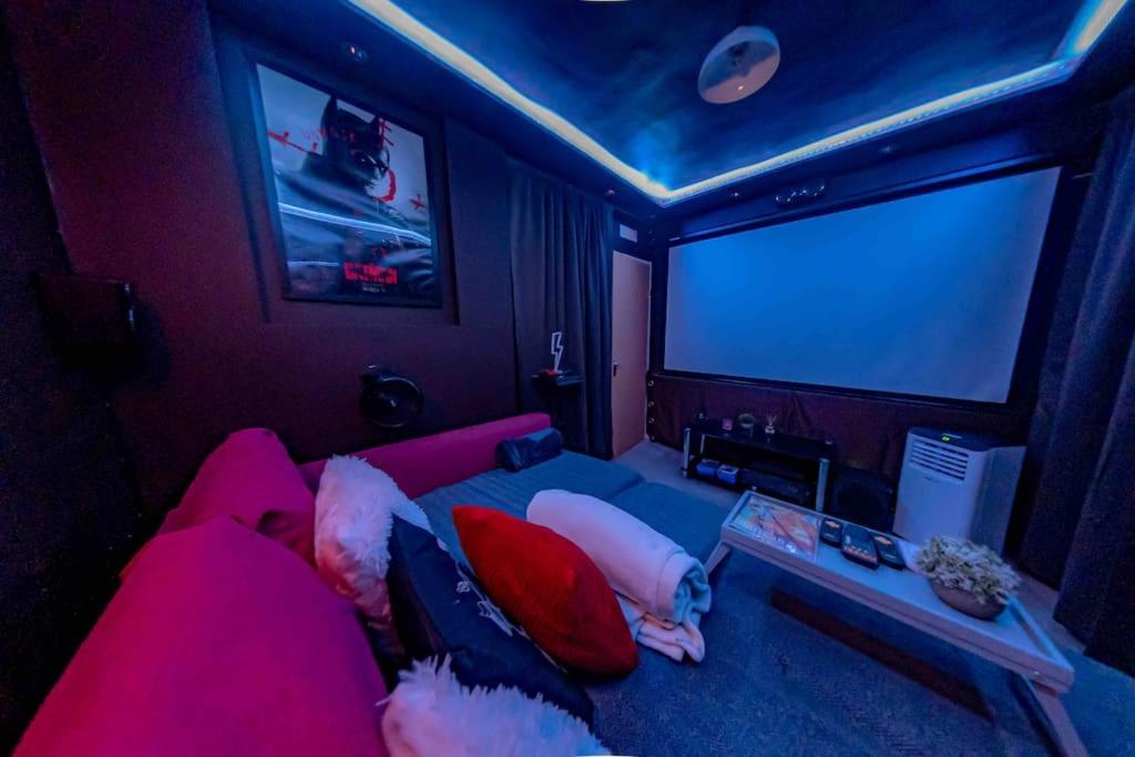 Unique Home W/Garden Hot Tub, Sauna & Cinema Room Лондон Екстер'єр фото