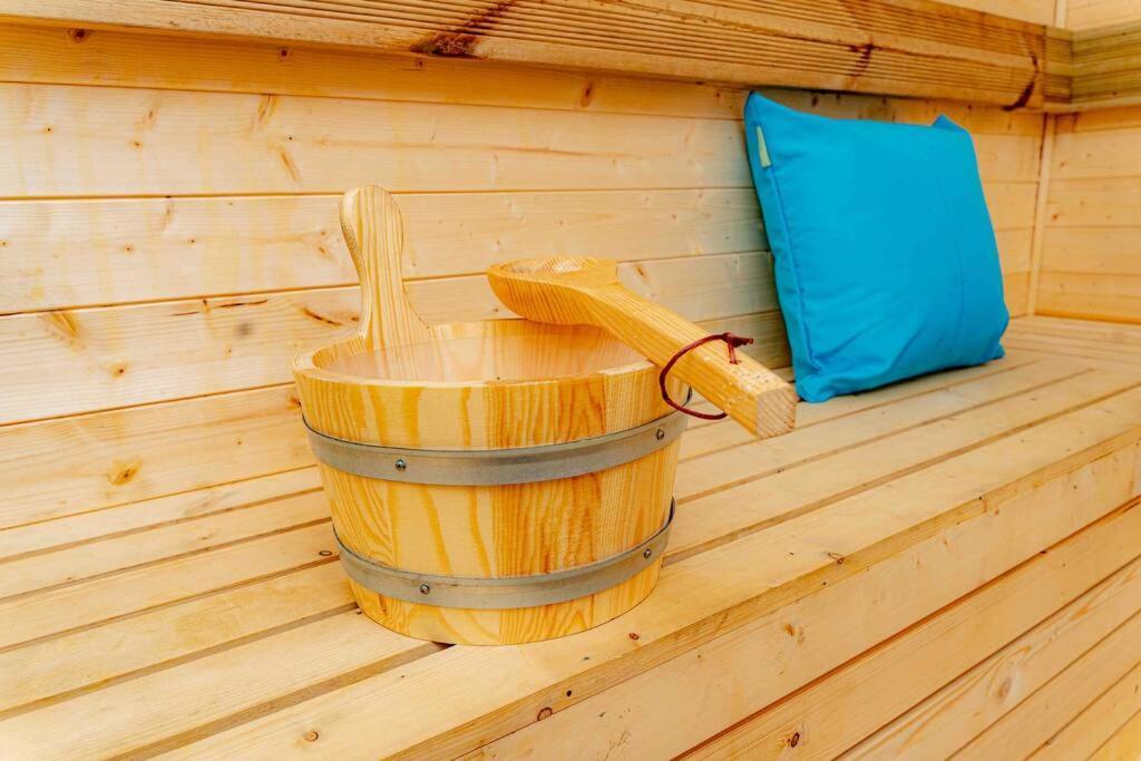 Unique Home W/Garden Hot Tub, Sauna & Cinema Room Лондон Екстер'єр фото
