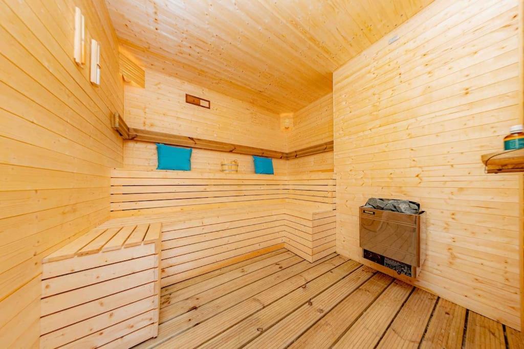 Unique Home W/Garden Hot Tub, Sauna & Cinema Room Лондон Екстер'єр фото