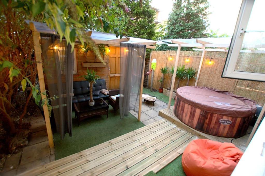 Unique Home W/Garden Hot Tub, Sauna & Cinema Room Лондон Екстер'єр фото