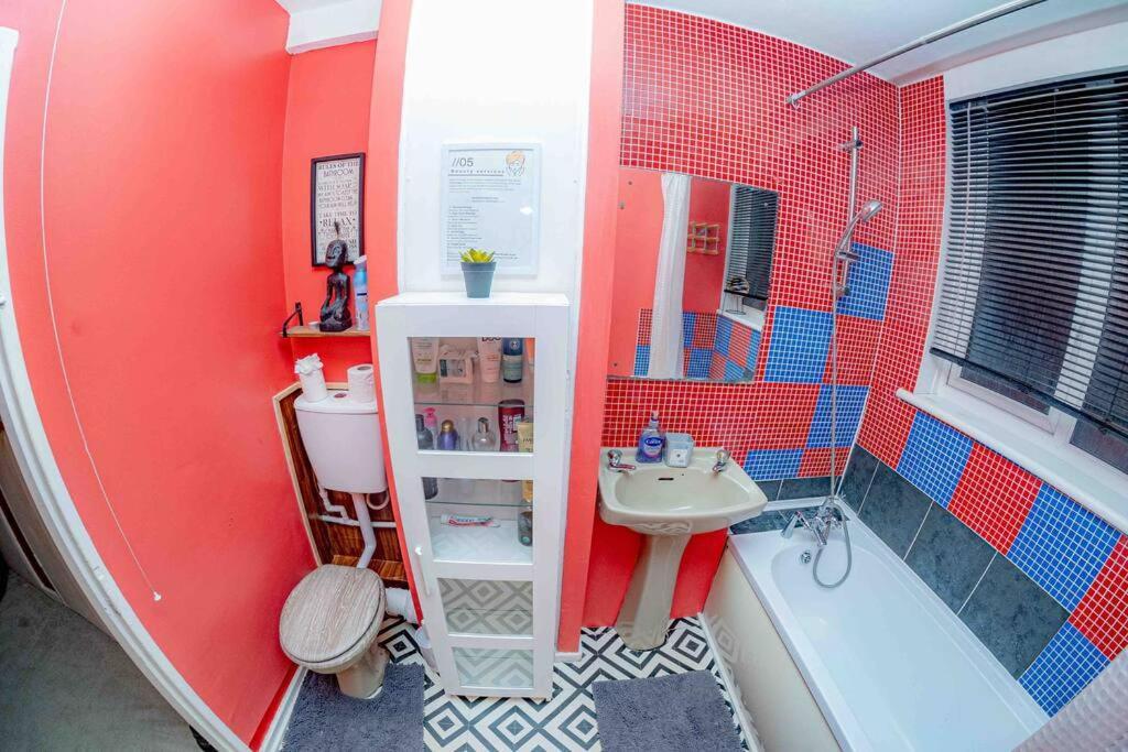 Unique Home W/Garden Hot Tub, Sauna & Cinema Room Лондон Екстер'єр фото
